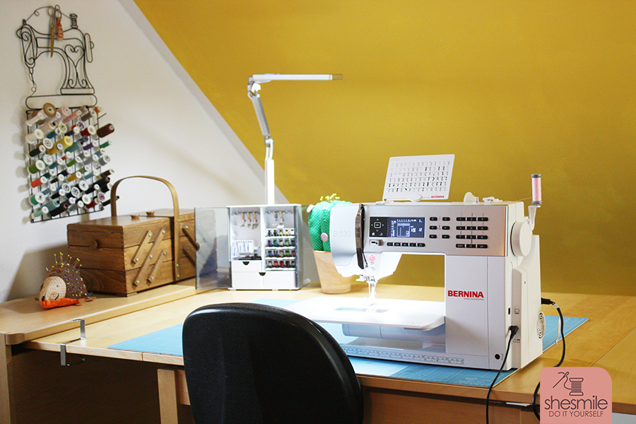 Mein Kreativzimmer, hinter den Kulissen von shesmile. Meine Nähecke, mein Stoffregal, mein Fotostudio - mein Rückzugsort und Wohlfühlzimmer!
