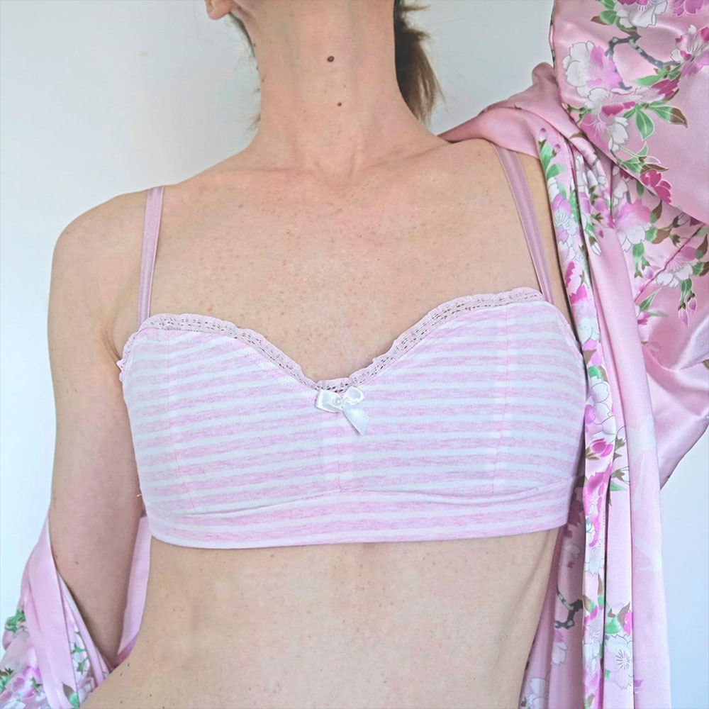 Ein Gastbeitrag mit Schnittmuster-Empfehlung von k.triny* Lingerie. Schluss mit Bügel-BH! Ab sofort lieber Wohlfühl-Bralette! Pinktober im Brustkrebsmonat Oktober bei shesmile.
