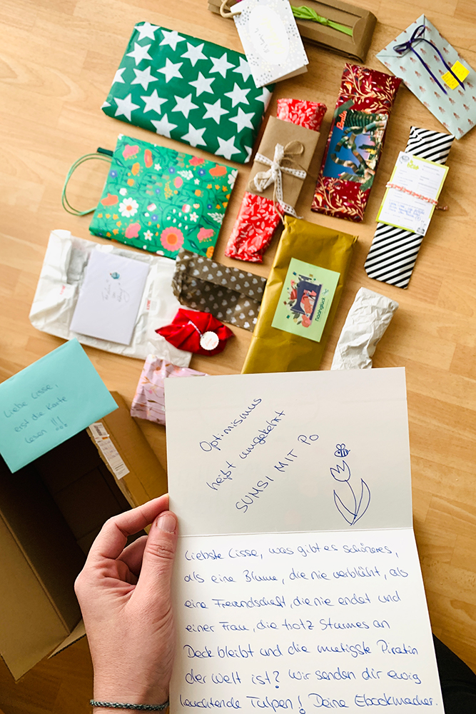Ein bunter Strauß FriedaFlowers als Mutmacher! Mutige Frauen ermutigen Frauen! Mein Dankeschön-Beitrag zum Weltfrauentag 2022! shesmile für Die Ebookmacher.