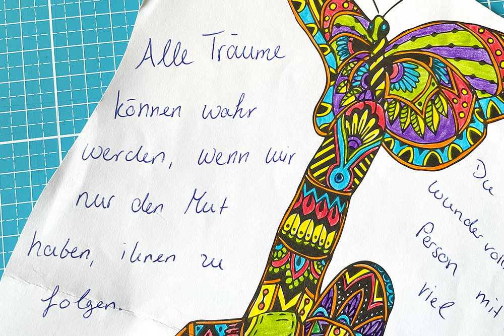 Ein bunter Strauß FriedaFlowers als Mutmacher! Mutige Frauen ermutigen Frauen! Mein Dankeschön-Beitrag zum Weltfrauentag 2022! shesmile für Die Ebookmacher.