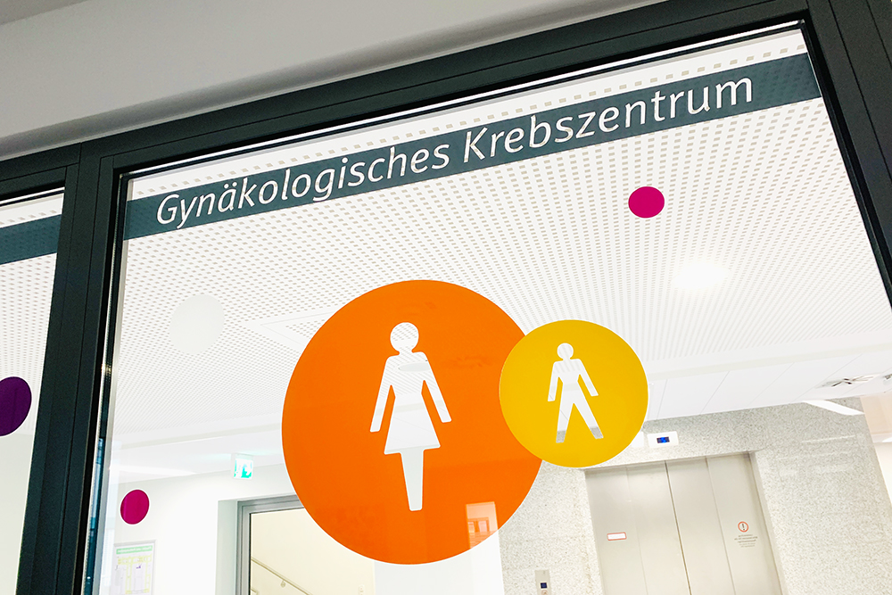 Abschließend möchte ich nochmal sagen, dass ich mich zu jeder Zeit im Klinikum St. Marien sehr gut aufgehoben gefühlt habe. Da waren meine Zimmerpartnerin und ich uns einig. Ich vertraue den Ärzten dort im Brustzentrum. Der Weg der auf der Tumorkonferenz nun für mich bestimmt wurde ist richtig. Wenn ich trotzdem noch Fragen oder Probleme habe, weiss ich, dass ich dort immer einen Ansprechpartner haben werde.