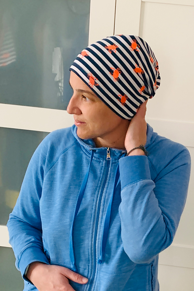„Ja, sie werden ihre Haare verlieren, Frau Steger!“... diese deutlichen Worte hat meine Ärztin beim Chemo Vorgespräch gewählt. Bis bald, Haare! Hallo KiwiKopf! Mein Weg vom Wuscheldutt zur Glatze. Ein Brustkrebs-Tagebuch.