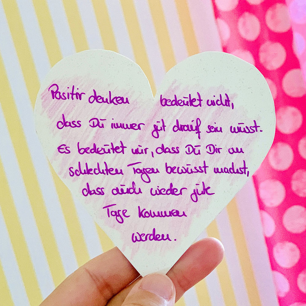 Positiv denken bedeutet nicht, dass du immer gut drauf sein musst. Es bedeutet nur, dass Du Dir an schlechten Tagen bewusst machst, dass auch wieder gute Tage kommen werden.