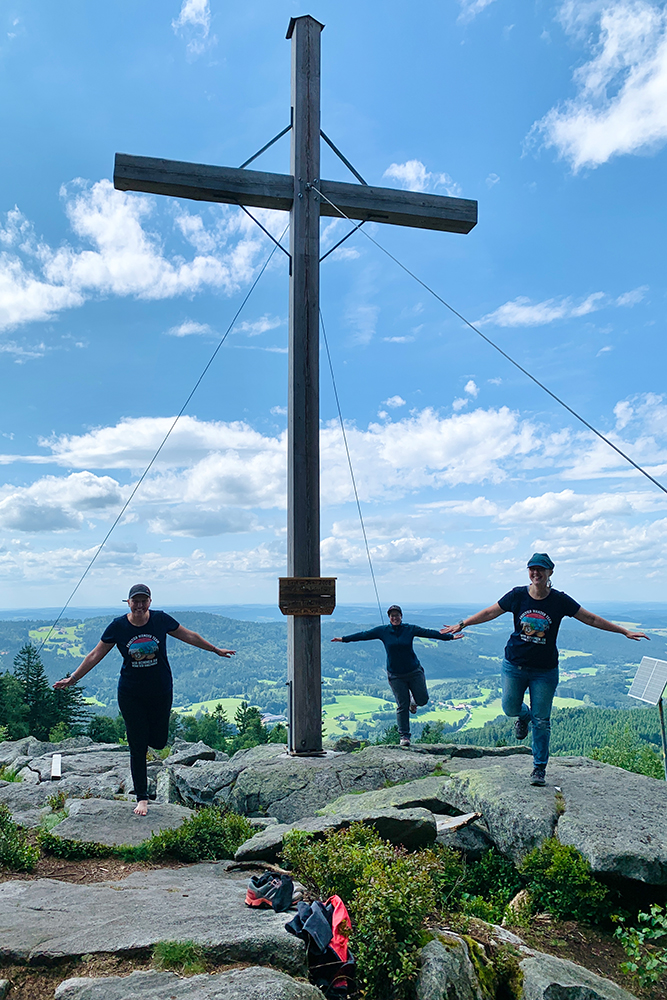 Auch durch die guten Blutwerte und weil ich wieder fitter war konnte ich ganz spontan ein Wellness-Wochenende mit meinen Mädels im Bayerischen Wald buchen. Ach war das schön! Einen ausführlichen Erlebnisbericht hab ich euch im Blog bereits geschrieben: Mädelswochenende 2021 mit Wandern und Entspannen im Bayerischen Wald