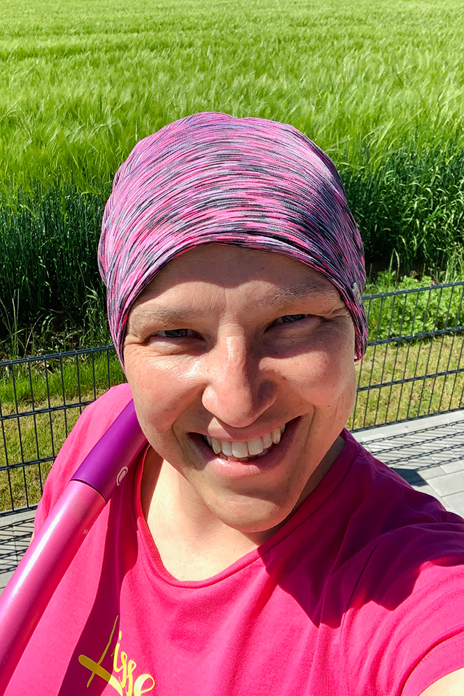 Sport während der Chemo ist nicht einfach, aber möglich. Sport hilft um das Rezidivrisiko um 30% zu senken. Meine 3 Tipps, wie Bewegung trotzdem gelingt! Das Brustkrebs-Tagebuch von Elisabeth Steger von shesmile.