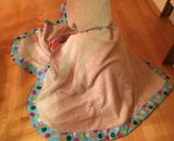 Eine Badeponcho für Lilli mit Toni Tintenfisch Applikation