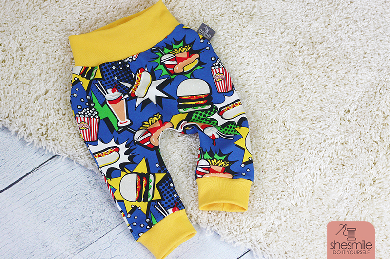Eine Bettschlange Bettie und Stoffhose Kleene Büx als Geschenk zur Geburt. Genäht von der Patin, shesmile.