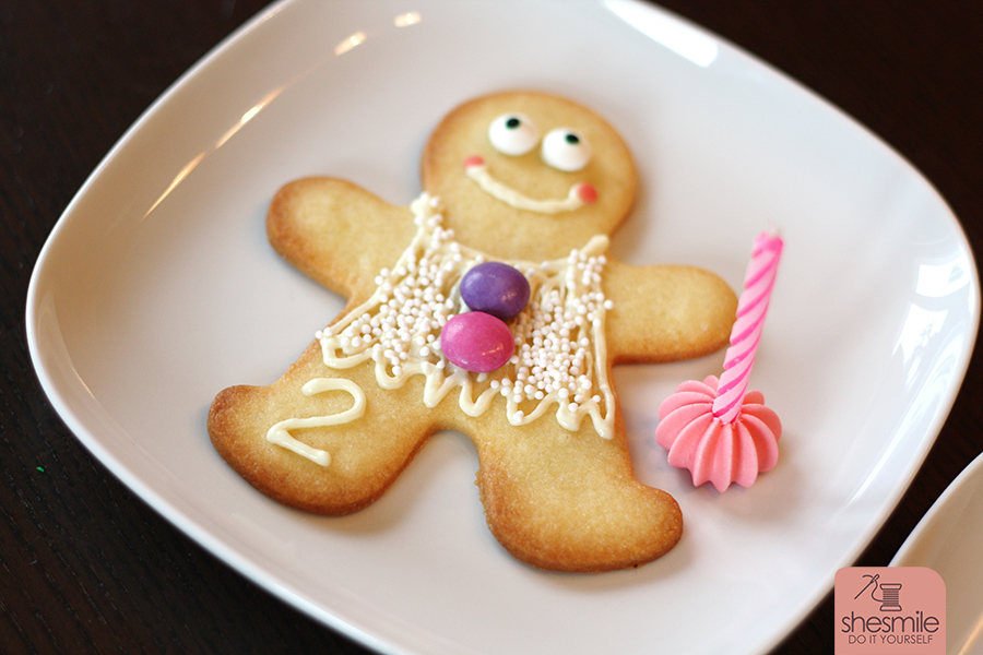 Egal ob zu Weihnachten, den Geburtstag oder Ostern ... Kinder lieben Butterplätzchen. Zum Geburtstag meiner Tochter und Nichte, welcher lustigerweise auf den gleichen Tag fällt und obendrauf auch noch mein Geburtstag ist, gabs nun eine kleine Butterplätzchen-Überraschung. Die beiden Mädels haben sich sehr gefreut.