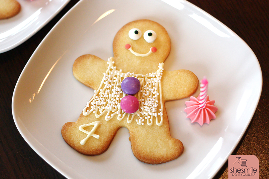 Egal ob zu Weihnachten, den Geburtstag oder Ostern ... Kinder lieben Butterplätzchen. Zum Geburtstag meiner Tochter und Nichte, welcher lustigerweise auf den gleichen Tag fällt und obendrauf auch noch mein Geburtstag ist, gabs nun eine kleine Butterplätzchen-Überraschung. Die beiden Mädels haben sich sehr gefreut.
