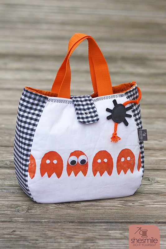 Tasche Little Elli als Halloween-Sammeltasche mit Gespenster-Kartoffeldruck. Nähanleitung, Schnittmuster und Bastelanleitung von shesmile.