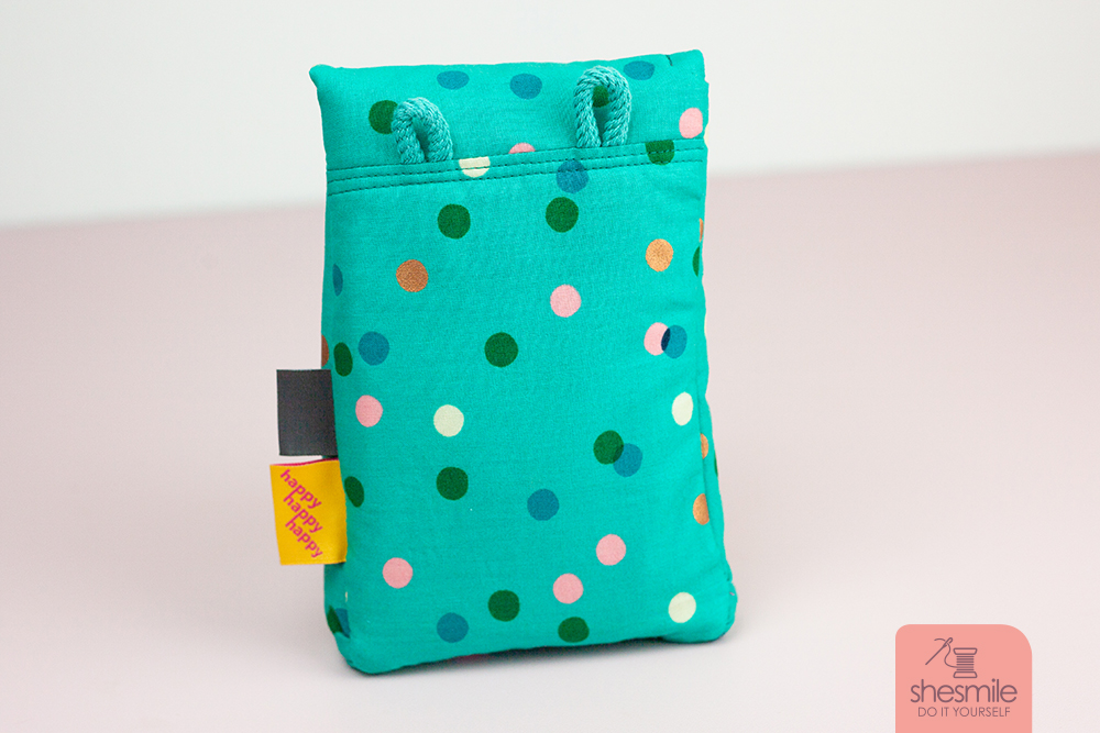 Schlaufen für ein Gurtband das optional angebracht werden kann. Handytaschen-Geldbeutel