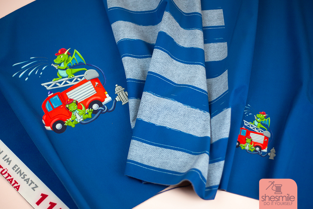 Tatütata! Anton wird 1 Jahr! Ein Kindergarten Rucksack KlapPack aus dem Softshell-Panel Feuerwehr und Drachen von Hessekinner. Nähanleitung und Schnittmuster von shesmile.