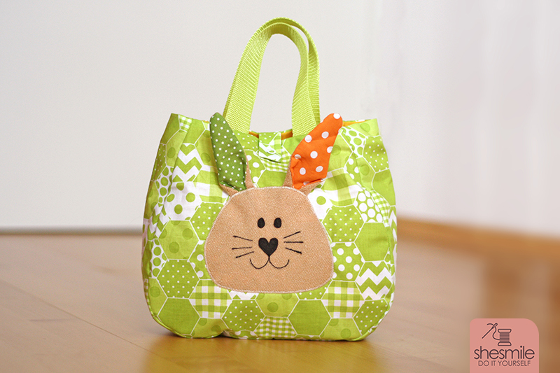 Eine Kinderhandtasche Little Elli mit Hasenkopf Lenny Applikation zu Ostern (Nähanleitung und Schnittmuster von shesmile) Eine DIY-Idee fürs Osternest.