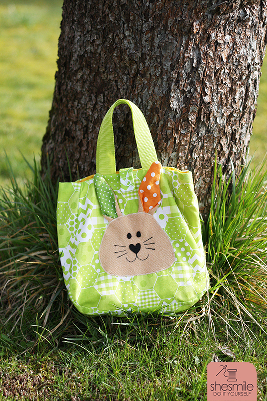 Eine Kinderhandtasche Little Elli mit Hasenkopf Lenny Applikation zu Ostern (Nähanleitung und Schnittmuster von shesmile) Eine DIY-Idee fürs Osternest.