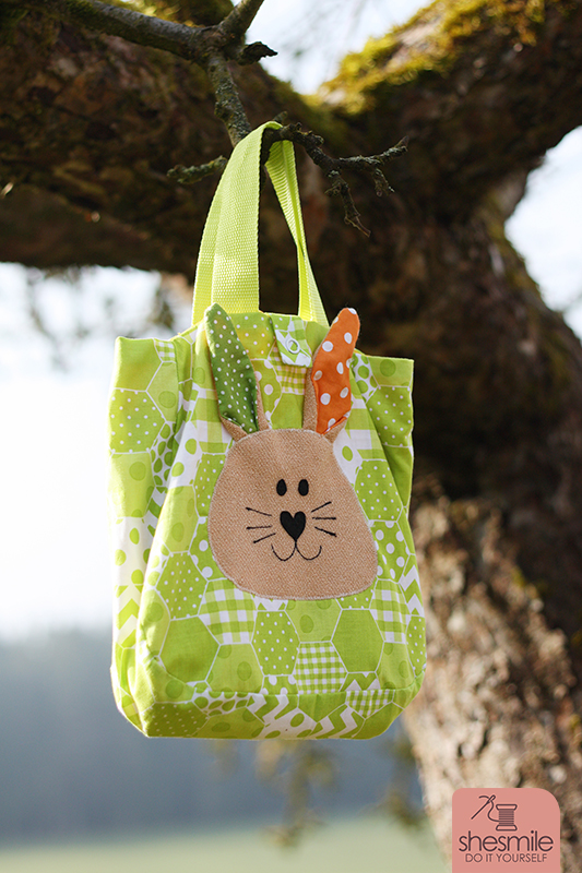 Eine Kinderhandtasche Little Elli mit Hasenkopf Lenny Applikation zu Ostern (Nähanleitung und Schnittmuster von shesmile) Eine DIY-Idee fürs Osternest.