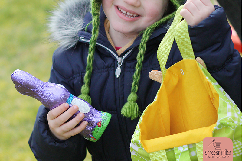 Eine Kinderhandtasche Little Elli mit Hasenkopf Lenny Applikation zu Ostern (Nähanleitung und Schnittmuster von shesmile) Eine DIY-Idee fürs Osternest.
