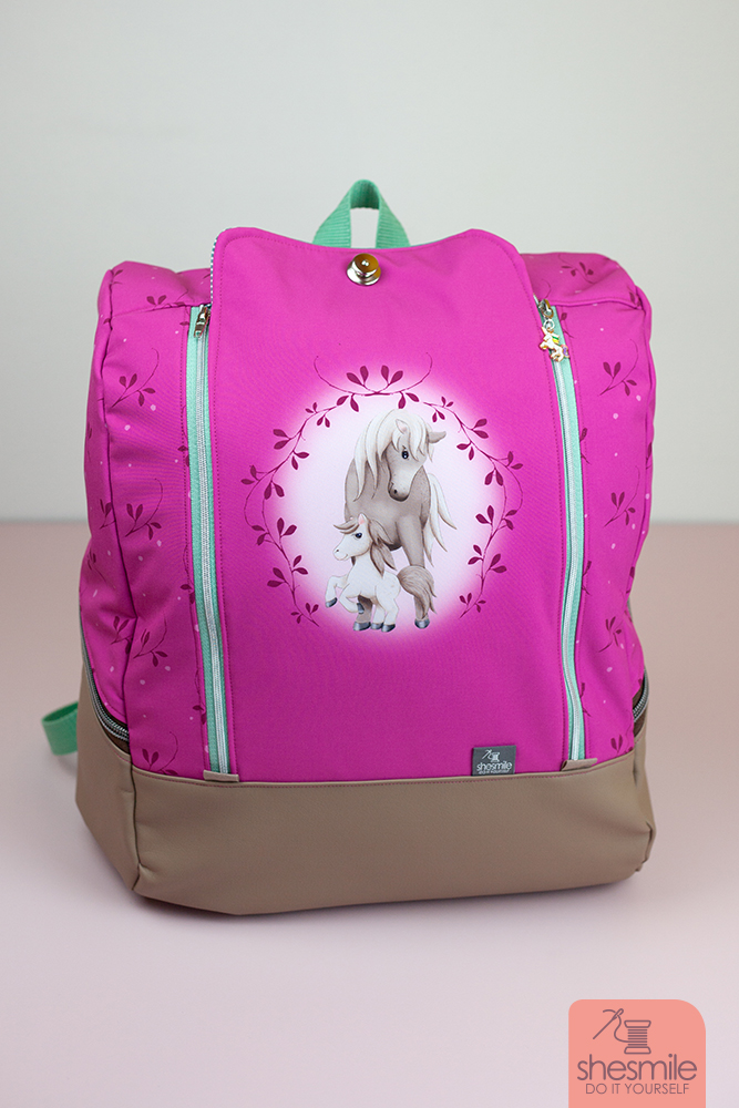 Die Liebe zum Detail ist es zum Schluss, die ein Nähwerk perfekt werden lassen. Rucksack MidiKlapPack von shesmile.