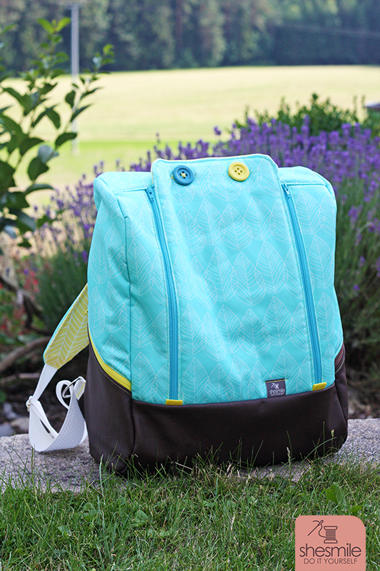 Täschchen Rosi passend zu Handtasche und Rucksack nähen. Eine Nähanleitung und Schnittmuster als PDF-E-Book von shesmile für ein Hygienetäschchen für Slipeinlagen und Tampons. Dein Begleiter für die monatliche Bloody Mary, die Erdbeerwoche, Tante Rosa, Besuch aus Rotenburg oder wenn die Maler mal wieder im Keller sind!