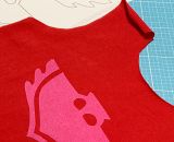 Nähanleitung und Schnittmuster gestaltet als PDF-E-Book von shesmile zum Nähen eines Eulenkostüms aus Stoff. Mit Umhang und Gesichtsmaske. Passend für ein Eulenkostüm oder PJ Masks Eulette.