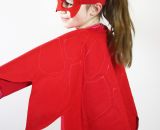 Nähanleitung und Schnittmuster gestaltet als PDF-E-Book von shesmile zum Nähen eines Eulenkostüms aus Stoff. Mit Umhang und Gesichtsmaske. Passend für ein Eulenkostüm oder PJ Masks Eulette.