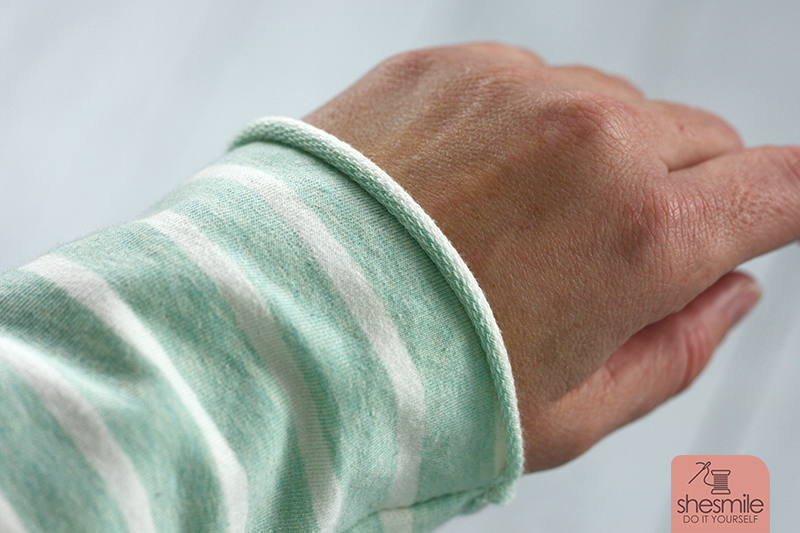 Ein lillesol women No.10 Longsleeve Pullover in mintgrün-gestreift nur für mich. Eine Nähanleitung mit Schnittmuster von lillesol & pelle. Genäht von shesmile Do it Yourself.