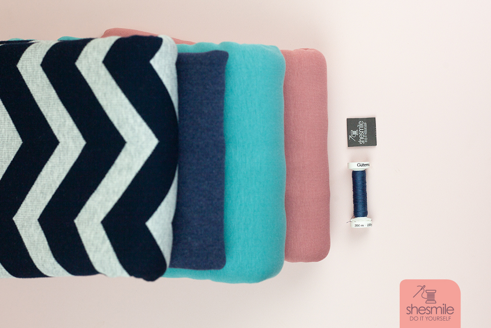 Gesehen bei VlederBag im Laden. Genäht von shesmile. Einen Pullover RiekeRaglan passend zur Lieblingsserie GZSZ Requisite nähen. Schnittmuster von shesmile.