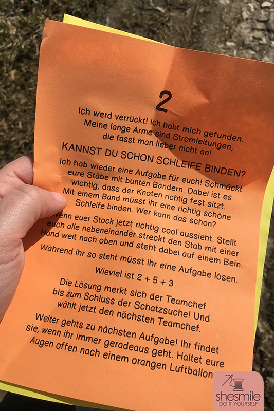 Eine Schatzsuche zum 6. Kindergeburtstag draußen in der Natur mit 7 Vorschulkindern unterwegs. Idee, Aufgaben und Bilder von shesmile.