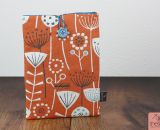 Nähanleitung für alle Größen und Modelle gestaltet als PDF-E-Book von shesmile für eine einfache, gepolsterte Schutztasche aus Stoff für Handy, Tablet, E-Book Reader oder Laptop. Schnittmuster selbst erstellen, passend für alle Größen und Modelle.