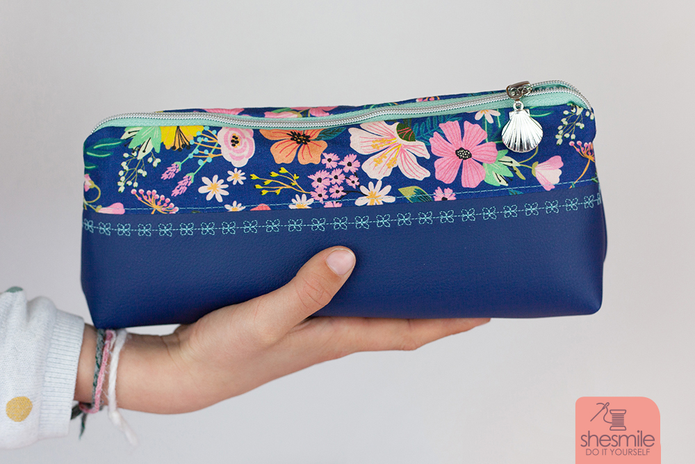 Unser Beitrag zur Vergessene Schätze Challenge im April zum Thema Floral. Ein Stiftemäppchen Lotta von shesmile als Mama-Tochter-Nähprojekt in den Ferien.