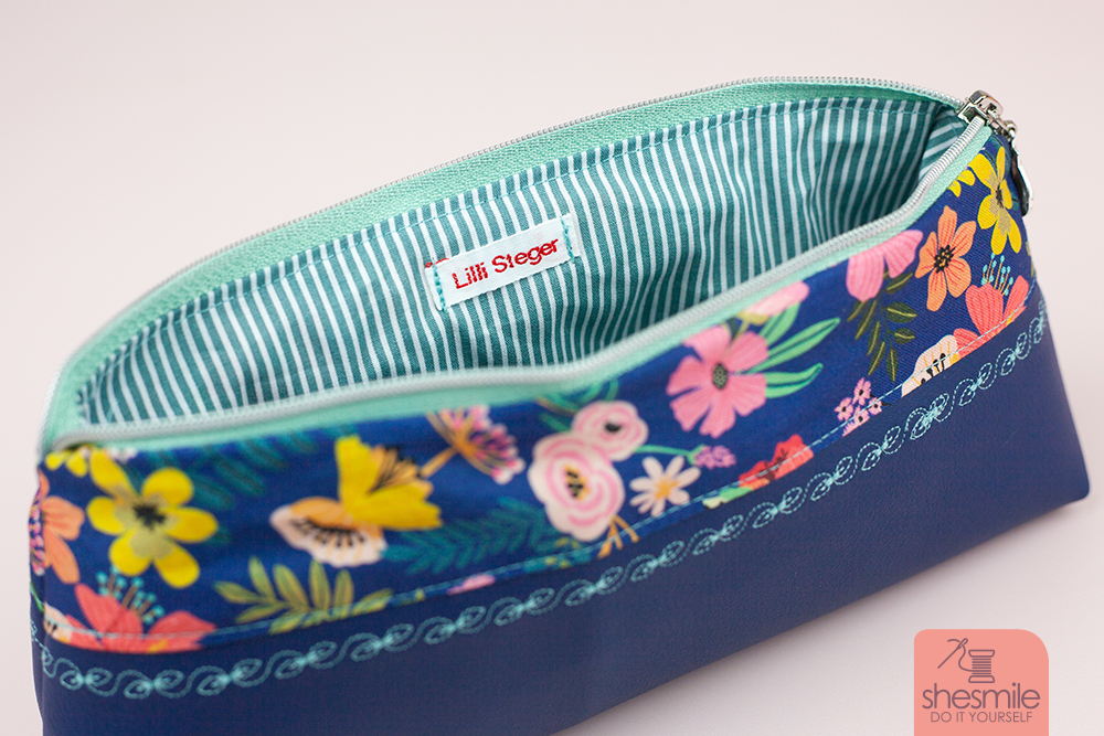 Unser Beitrag zur Vergessene Schätze Challenge im April zum Thema Floral. Ein Stiftemäppchen Lotta von shesmile als Mama-Tochter-Nähprojekt in den Ferien.