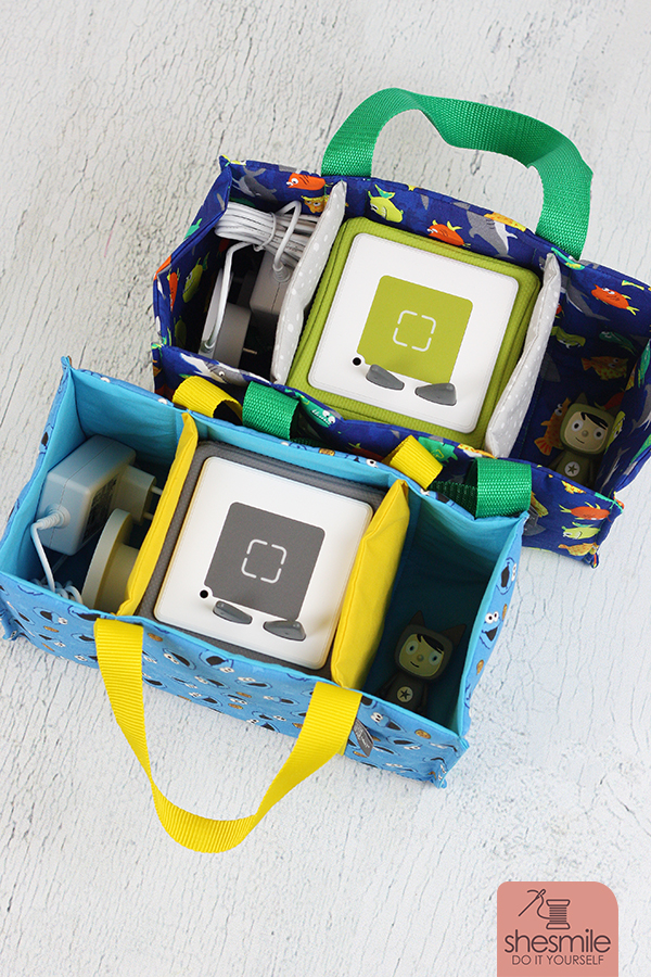 Eine Tragetasche TanteTrage TragBox für die Toniebox meiner Patenkinder. Eine Nähanleitung mit Schnittmuster von shesmile. Passend für eine Toniebox, Tonies, Pixibücher, Ladekabel, Kopfhörer und Spielzeug oder Kuscheltiere. Für Kinder, für Unterwegs. Einfach und schnell nähen.