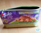 Taschen und Reißverschluss-Täschchen aus alten Verpackungen von Milka, Süßigkeiten, Maiswaffeln, Schokolade und Chipstüten nähen. Eine kostenlose Nähanleitung mit Tipps und Tricks mit Buchfolie von Melie von GrünBlauMeliert und Lisse von shesmile.