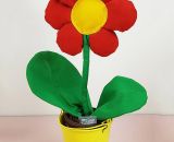 Nähanleitung und Schnittmuster gestaltet als PDF-E-Book von shesmile für Frieda Knopfblume. Die Zimmerpflanzen aus Stoff für das Kinderzimmer, Allergiker, Vielreisende, kranke und alte Menschen, schattige Plätzchen oder Pflanzendummies wie mich!