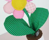 Nähanleitung und Schnittmuster gestaltet als PDF-E-Book von shesmile für Frieda Knopfblume. Die Zimmerpflanzen aus Stoff für das Kinderzimmer, Allergiker, Vielreisende, kranke und alte Menschen, schattige Plätzchen oder Pflanzendummies wie mich!