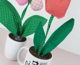 Nähanleitung und Schnittmuster gestaltet als PDF-E-Book von shesmile für Frieda Knopfblume. Die Zimmerpflanzen aus Stoff für das Kinderzimmer, Allergiker, Vielreisende, kranke und alte Menschen, schattige Plätzchen oder Pflanzendummies wie mich!