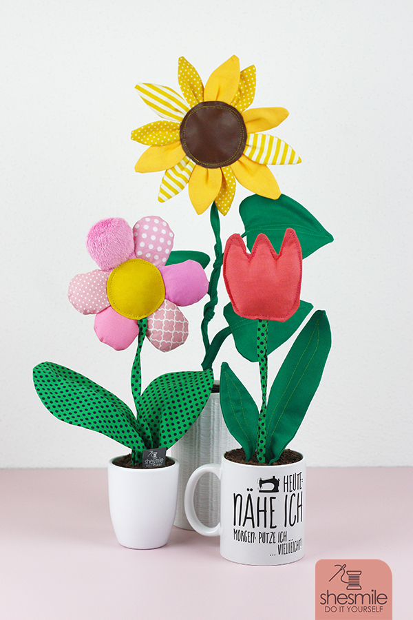 Nähanleitung und Schnittmuster gestaltet als PDF-E-Book von shesmile für Frieda Sonnenblume. Die Zimmerpflanzen aus Stoff für Allergiker, das Kinderzimmer, Vielreisende, kranke und alte Menschen, schattige Plätzchen oder Pflanzendummies wie mich!