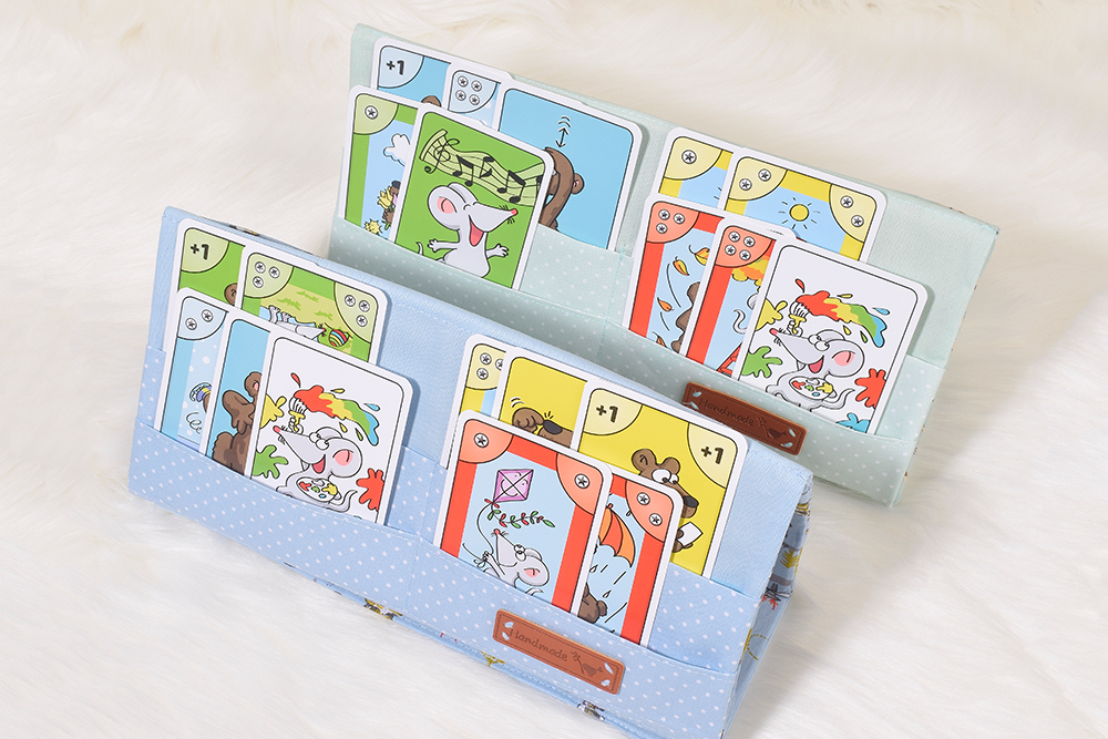 Beim shesmile-Bestseller-Weekend im Dezember gibt es den Kartenhalter KiddiCard von shesmile für nur 2 EUR. Passende Materialpakete gibt es von Stoffdsign!