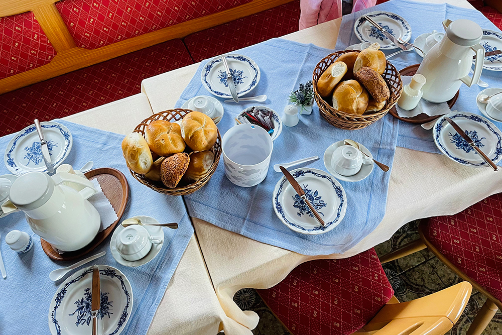 Bergurlaub mit Panoramapool! Familienauszeit in Berchtesgaden. Ferienwohnung Pension Angerer Kederlehen. Erlebnisbericht für das Reisetagebuch von shesmile.