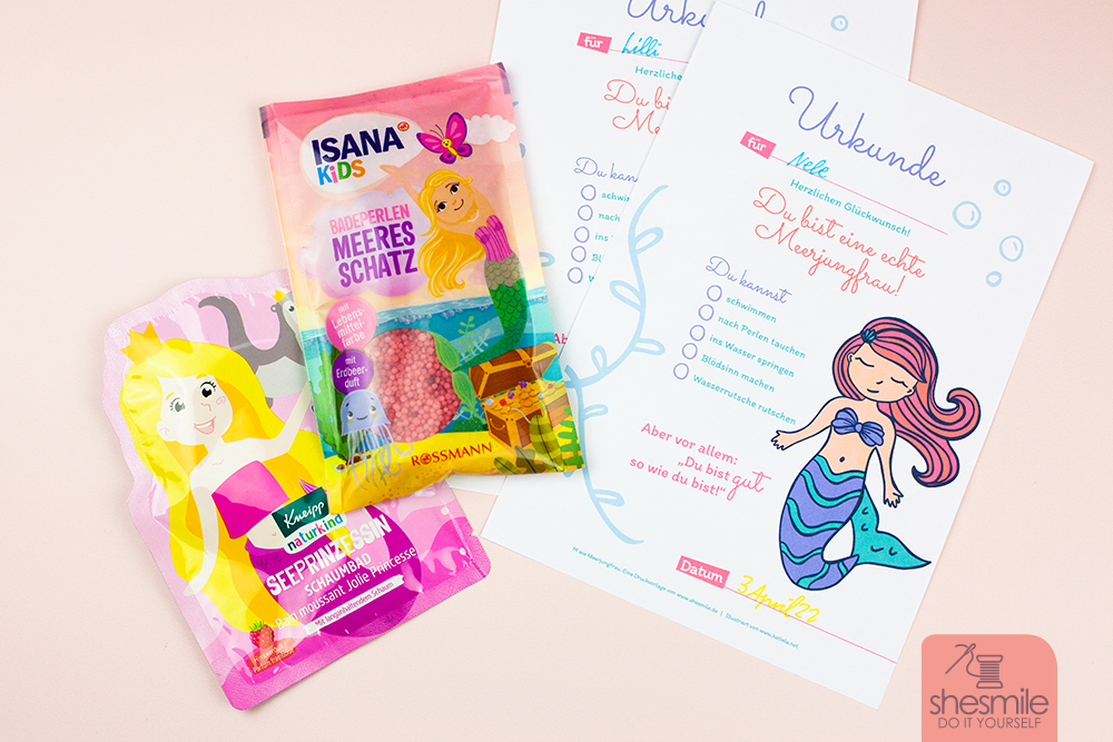 Mit Einladungskarten, Urkunden, Perlentauchen und Schokoladenmuscheln! Eine Meerjungfrauen-Party im Schwimmbad zum 10. Geburtstag. Ideensammlung von shesmile.