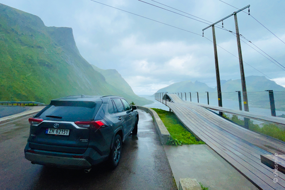 Bergsbotn, Tungeneset und Kristine Lura! Ein aufregender Regentag auf Senja in Norwegen. Tag 5 im shesmile Erlebnisse Reisetagebuch mit der ganzen Familie.