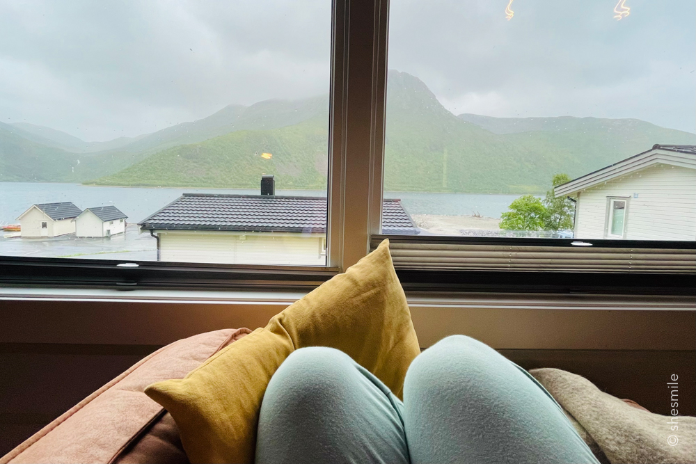 Bergsbotn, Tungeneset und Kristine Lura! Ein aufregender Regentag auf Senja in Norwegen. Tag 5 im shesmile Erlebnisse Reisetagebuch mit der ganzen Familie.