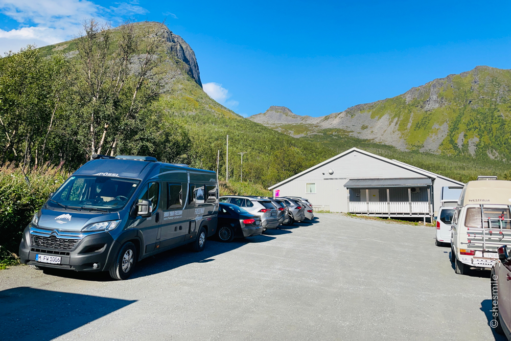 Mit der Fähre von Brensholmen nach Botnham. Wanderung mit Kinder auf den Hesten unter extremen Bedingungen. Senja in Norwegen. shesmile Erlebnisse Reisetagebuch