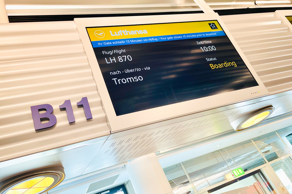 Weil wir unsere Koffer bereits am Vortag aufgegeben haben (siehe Reisetagebuch Tag 1) konnten wir heute direkt zum Check-In Schalter gehen. Wir waren rechtzeitig dran, mussten kaum warten und waren auch recht schnell an unserem Abflug-Gate.