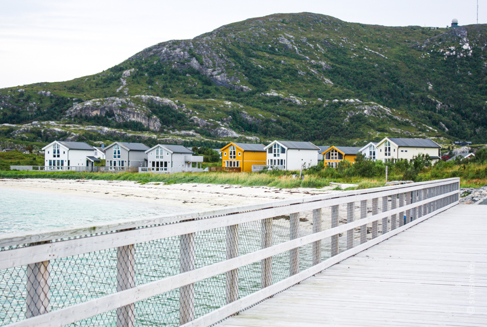 Nach dem Abendessen haben wir noch einen kleinen Spaziergang gemacht. Vom Haus aus nur wenige Meter. Zu einem weiteren wunderschönen Sandstrand auf Sommarøy ...