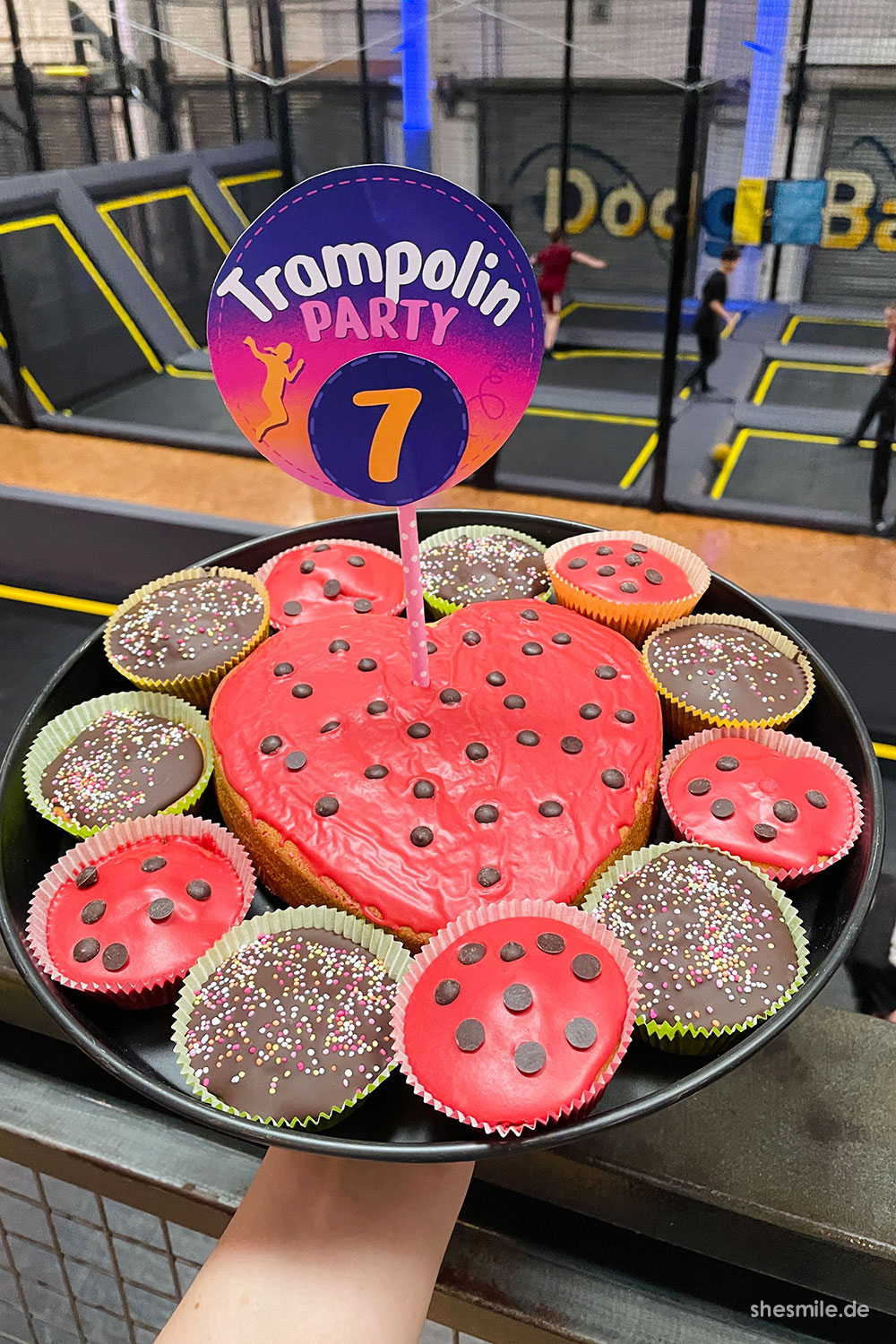 Kindergeburtstag im AIRTIME Trampolinpark Nürnberg / Caketopper von shesmile