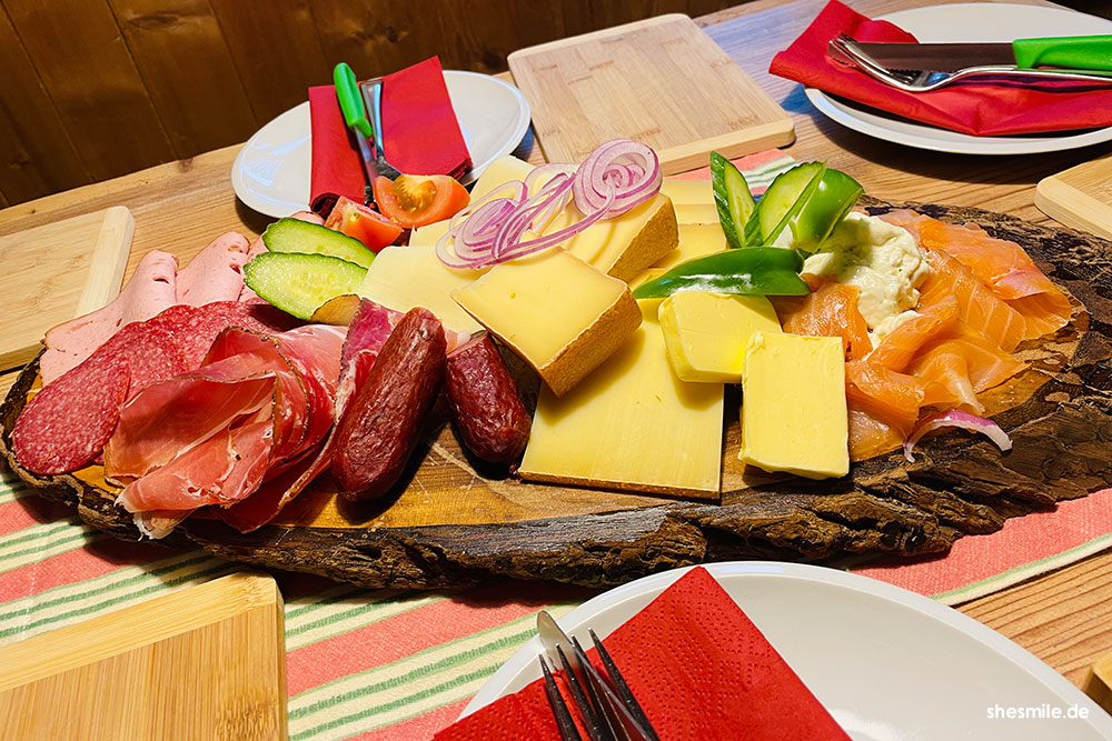 Brotzeitplatte im Herzel Gundhütte
