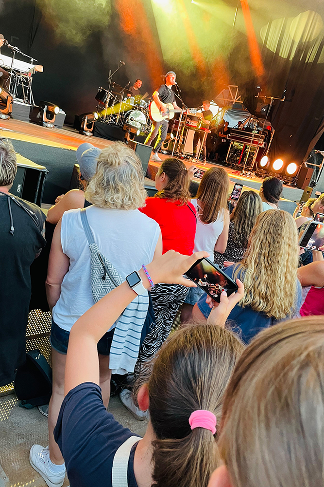 Konturen Open Air! Johannes Oerding live auf der Burg Abenberg am 3. Juli 2022. Ein Erlebnisbericht von shesmile mit Freundinnen und meiner Tochter.