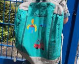 Nähanleitung mit Schnittmuster, gestaltet als PDF-E-Book für einen mittelgroßen MidiKlapPack Rucksack. Größer als die kleine und mittlere Version, kleiner als groß und XXL. Der MidiKlapPack wird ohne Nassfach genäht, dafür mit zwei Seitentaschen. Ide