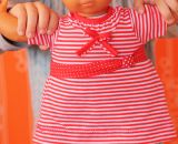 Upcycling! Ein Puppenkleid aus einem alten T-Shirt. Basis-Schnittmuster als Freebook von Minamo (Puppenset Badespaß) Kostenlose Nähanleitung zur Umwandlung zum Strandkleid von shesmile.