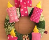 Adventskranz aus Stoff Klett mal Vier (Eine DIY-Nähanleitung mit Schnittmuster von shesmile) Ein Adventskranz ohne Feuer zum Spielen. Ideal für Kindergarten, Mama-Kind-Gruppen oder das Kinderzimmer. Außerdem eine wunderschöne Weihnachtsdeko.
